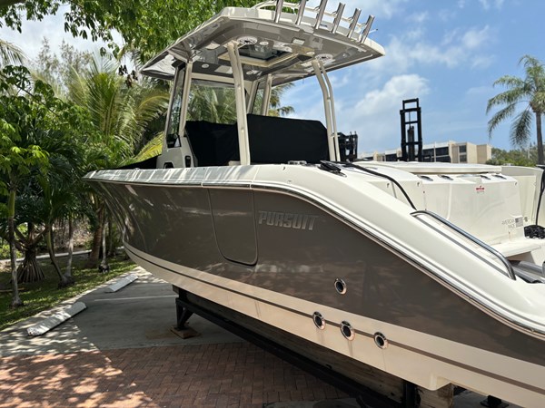 4_2022 28ft Pursuit S288 Center Console