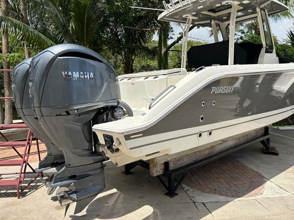 5_2022 28ft Pursuit S288 Center Console