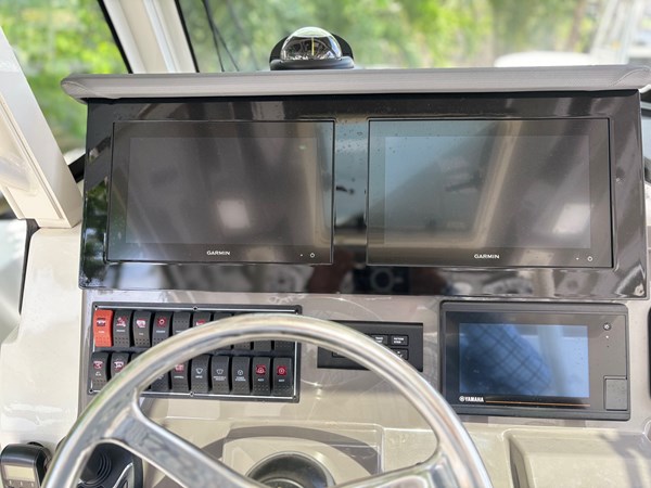 10_2022 28ft Pursuit S288 Center Console