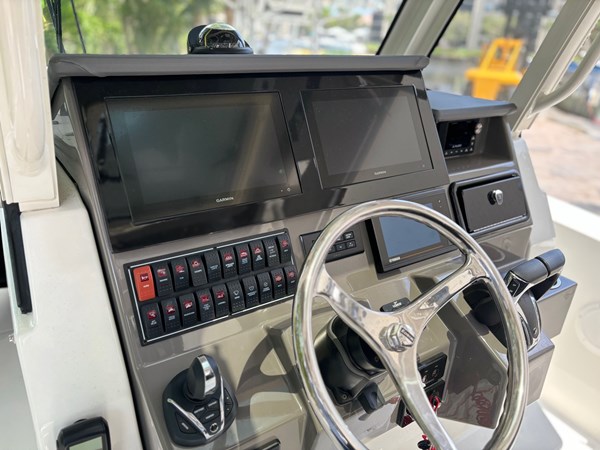 11_2022 28ft Pursuit S288 Center Console