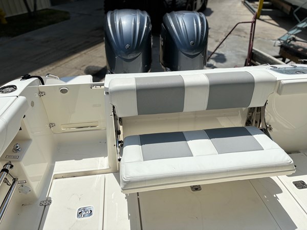 16_2022 28ft Pursuit S288 Center Console