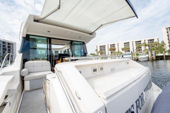 Stern Entrance Retractable Awning