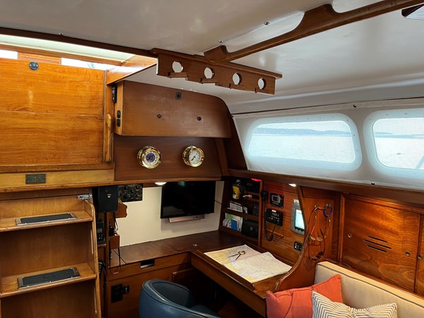 50' Hinckley Sou'wester 1977 (BACCARA) Navigation Station