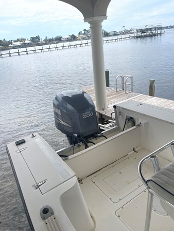 16_1992 22ft Mako 221 CC