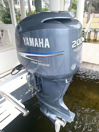 18_1992 22ft Mako 221 CC