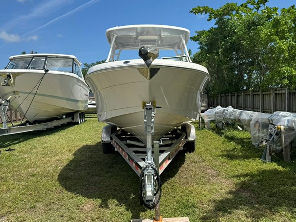 2_2021 24ft Robalo R247 Dual Console