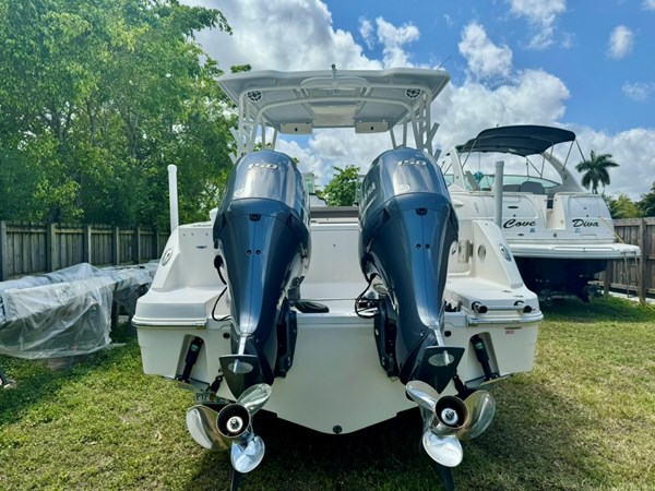 5_2021 24ft Robalo R247 Dual Console