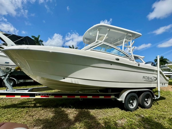 7_2021 24ft Robalo R247 Dual Console