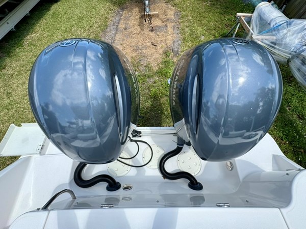 9_2021 24ft Robalo R247 Dual Console