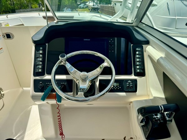 10_2021 24ft Robalo R247 Dual Console