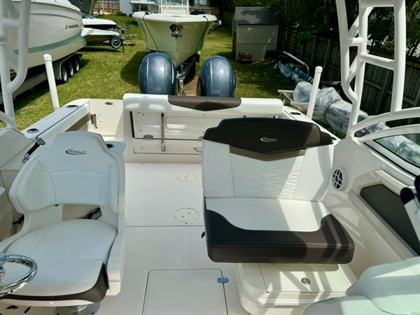 12_2021 24ft Robalo R247 Dual Console