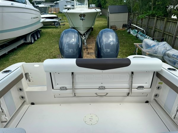 25_2021 24ft Robalo R247 Dual Console