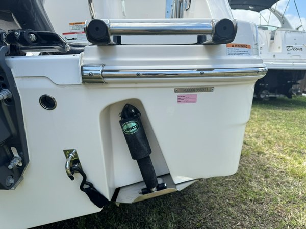 28_2021 24ft Robalo R247 Dual Console
