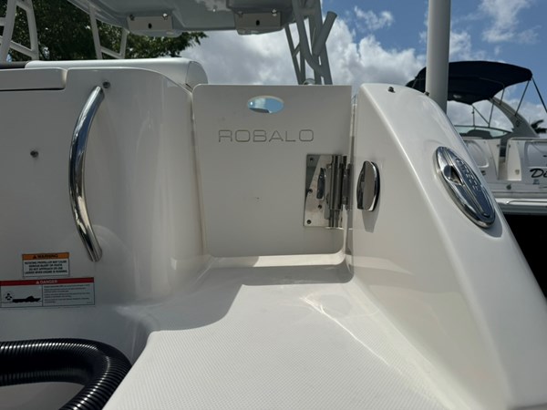 29_2021 24ft Robalo R247 Dual Console