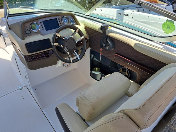 11_2014 27ft Regal 2700 Bowrider