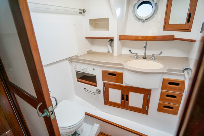 Owners Stateroom En Suite Head