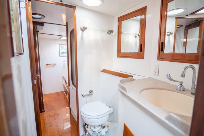 Starboard Guest Stateroom Head