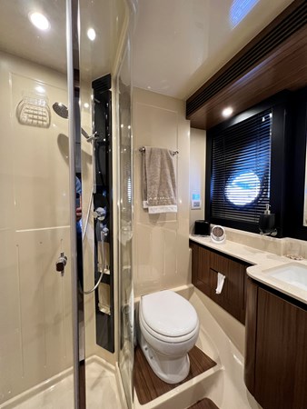 Twin Cabin Ensuite Bathroom