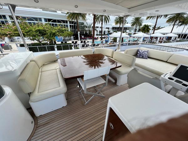 Flybridge Al Fresco dining area