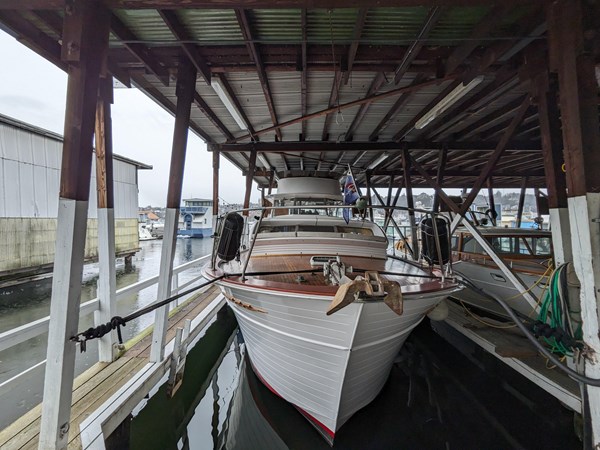 1963 CHRIS-CRAFT CONSTELLATION 