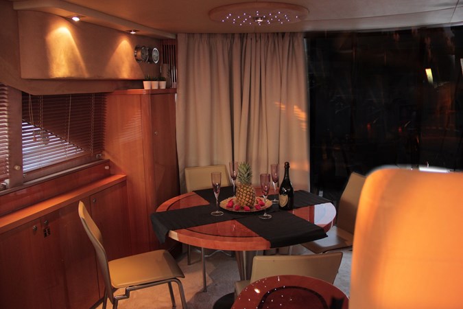SEALINE T 60 Interior dining