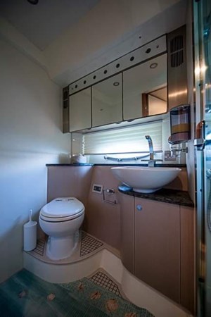 SEALINE T 60 Bathroom