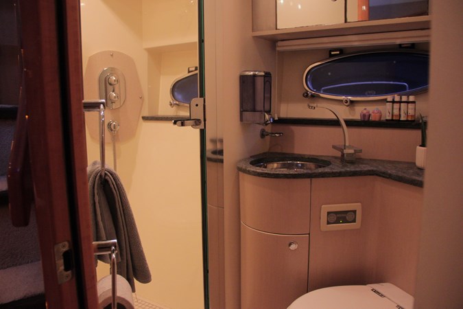 SEALINE T 60 Bathroom