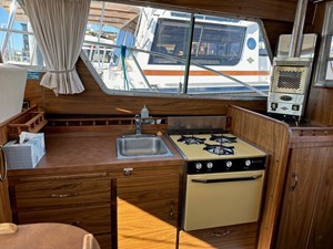 Tollycraft 26 - Galley