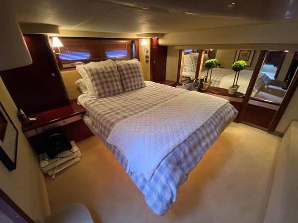 40_2006 58ft Sea Ray 580 Sedan Bridge BLUE PEARL