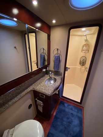 45_2006 58ft Sea Ray 580 Sedan Bridge BLUE PEARL