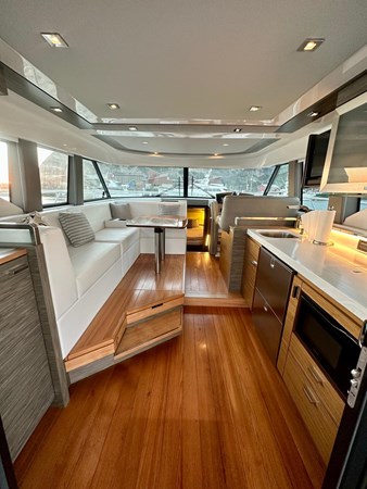 TIARA YACHTS F44 FLYBRIDGE - Yacht for sale