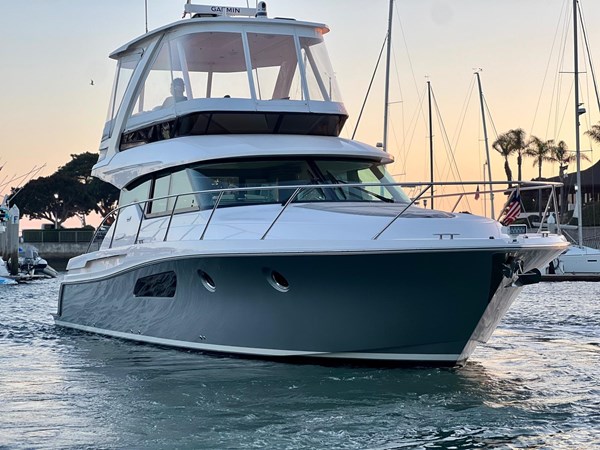 TIARA YACHTS F44 FLYBRIDGE - Yacht for sale