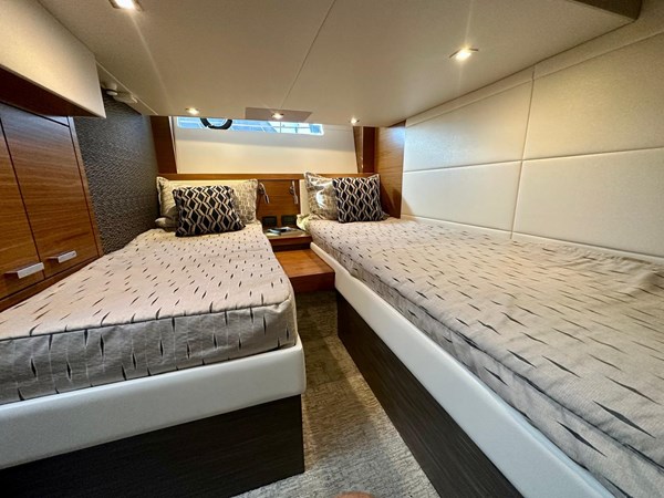 TIARA YACHTS F44 FLYBRIDGE - Yacht for sale