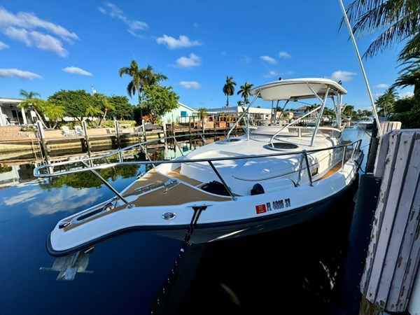 2_2006 32ft Century 3200 Walk Around 