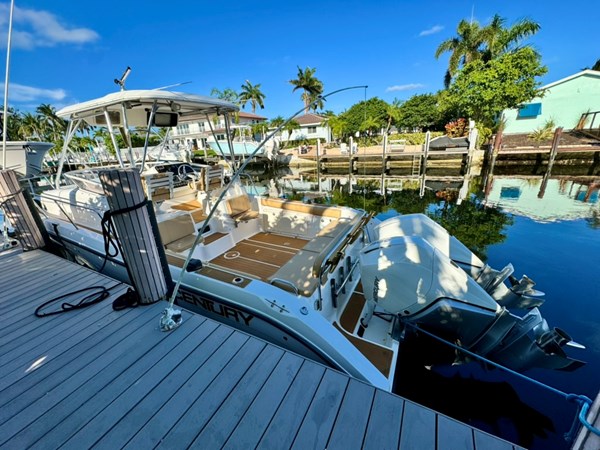 3_2006 32ft Century 3200 Walk Around 