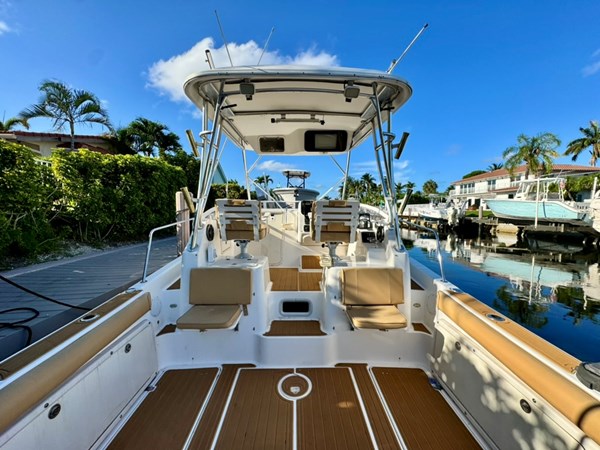 6_2006 32ft Century 3200 Walk Around 