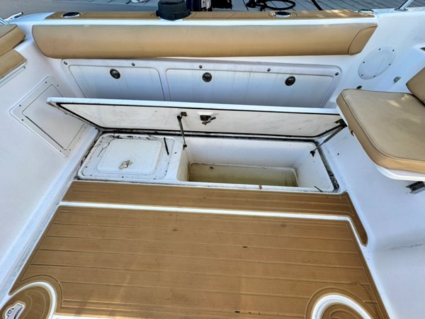 19_2006 32ft Century 3200 Walk Around 