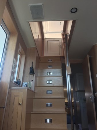 26_1994 70ft Hatteras 70 Cockpit M_Y LUMBER AWAY IV