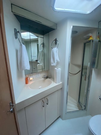 43_1994 70ft Hatteras 70 Cockpit M_Y LUMBER AWAY IV