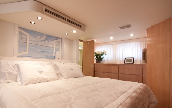 46_1994 70ft Hatteras 70 Cockpit M_Y LUMBER AWAY IV