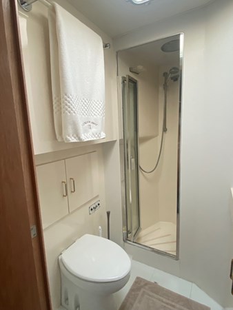 54_1994 70ft Hatteras 70 Cockpit M_Y LUMBER AWAY IV