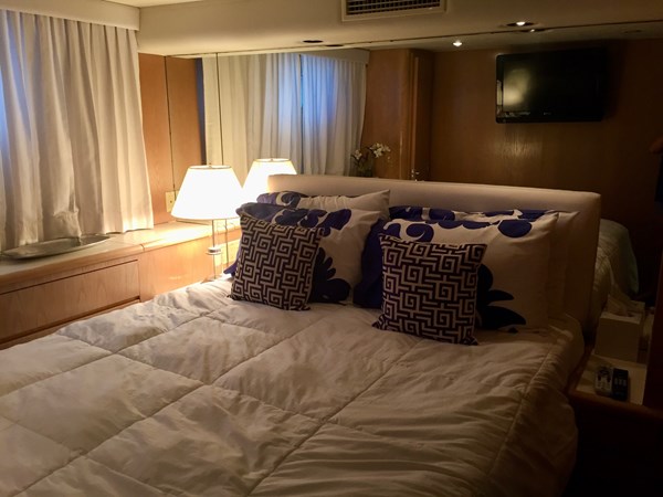 58_1994 70ft Hatteras 70 Cockpit M_Y LUMBER AWAY IV