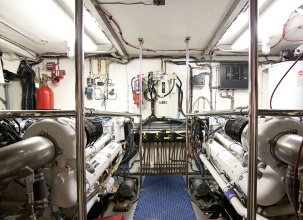 63_1994 70ft Hatteras 70 Cockpit M_Y LUMBER AWAY IV