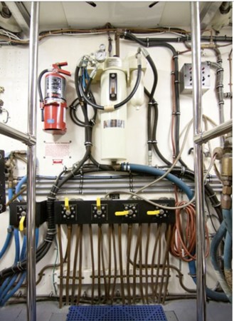 67_1994 70ft Hatteras 70 Cockpit M_Y LUMBER AWAY IV