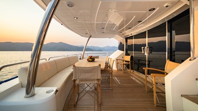 ROUND MIDNIGHT 7 ROUND MIDNIGHT 2011 SUNSEEKER  Motor Yacht Yacht MLS #412118 7