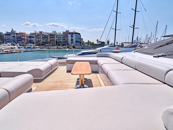 ALBA - FORE LOUNGE AREA (BOW) (6)