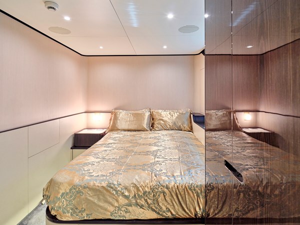 ALBA - SATRBOARD VIP CABIN (2)