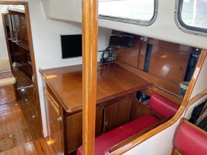 AUNTIE 9 Nav Station Fwd