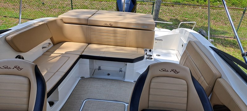 4_2019 23ft Sea Ray 230 SPX