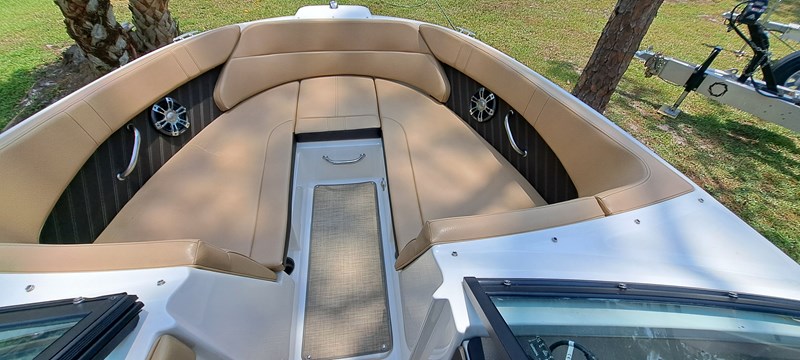 12_2019 23ft Sea Ray 230 SPX